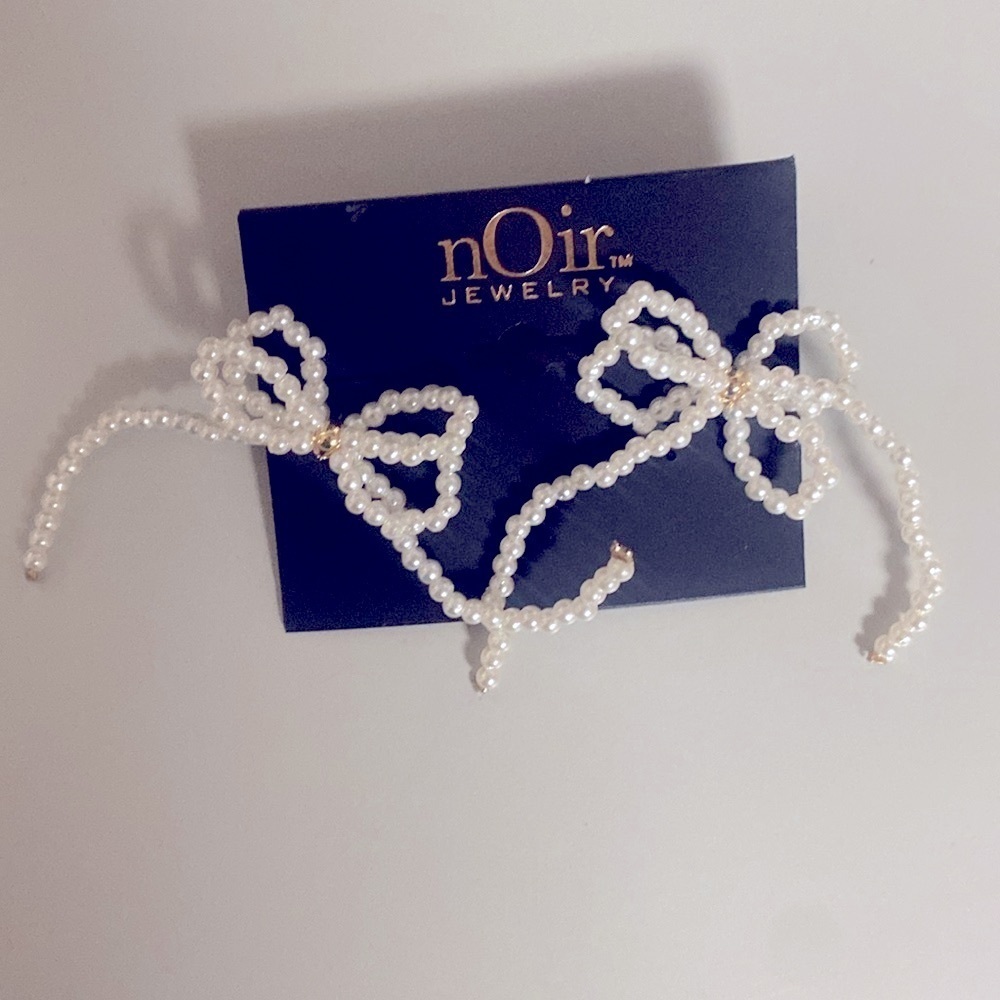 Noir faux Pearl now earrings nwt